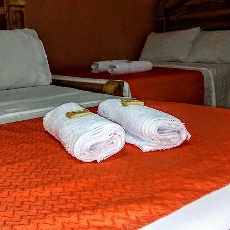 Hotel Las Guacamayas Guatapé Exteriör bild