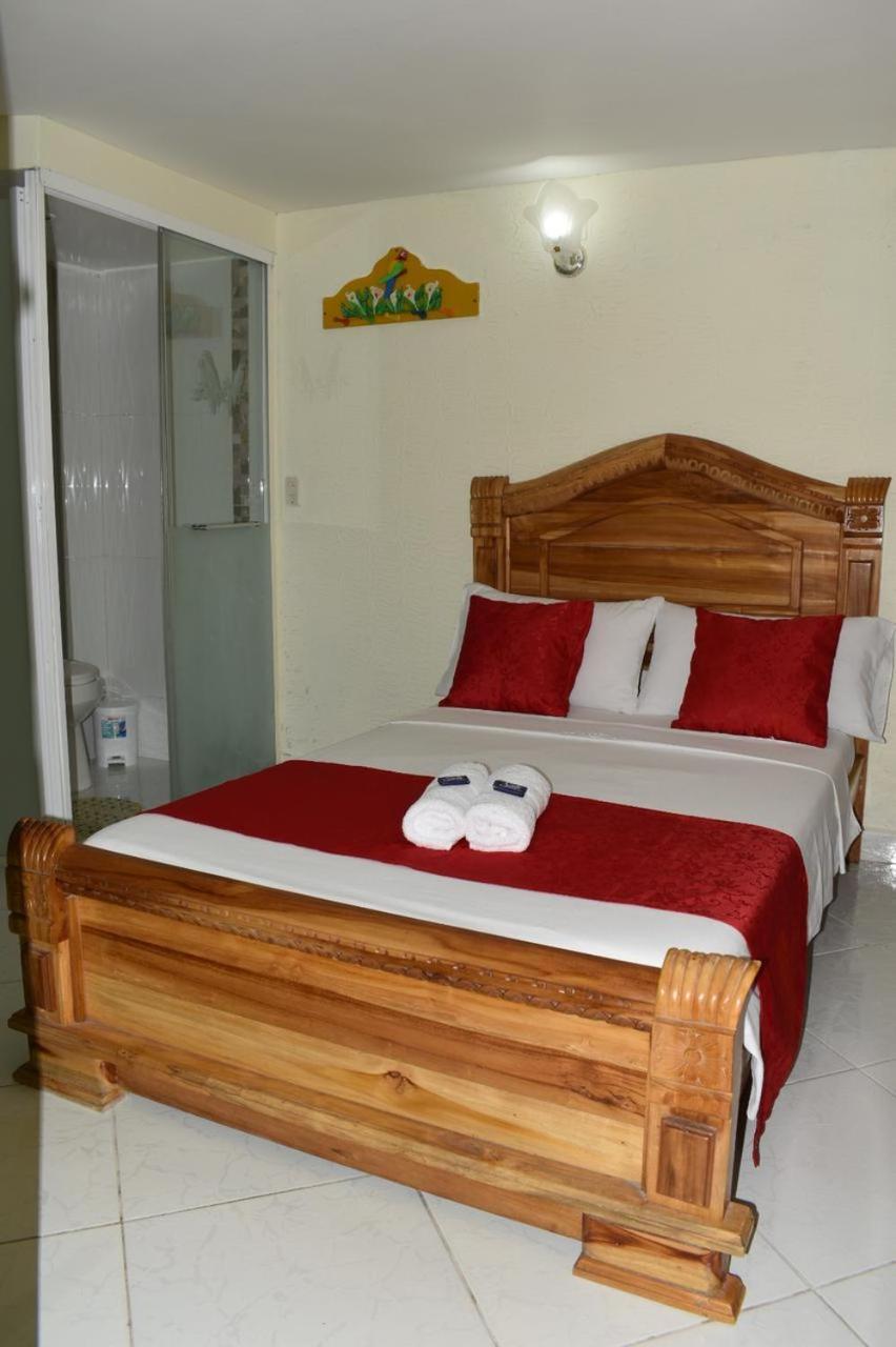 Hotel Las Guacamayas Guatapé Exteriör bild