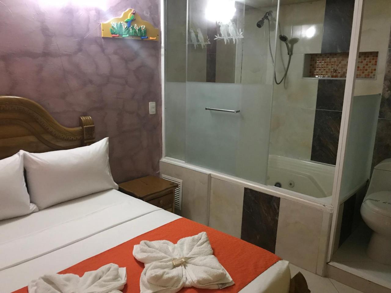 Hotel Las Guacamayas Guatapé Exteriör bild