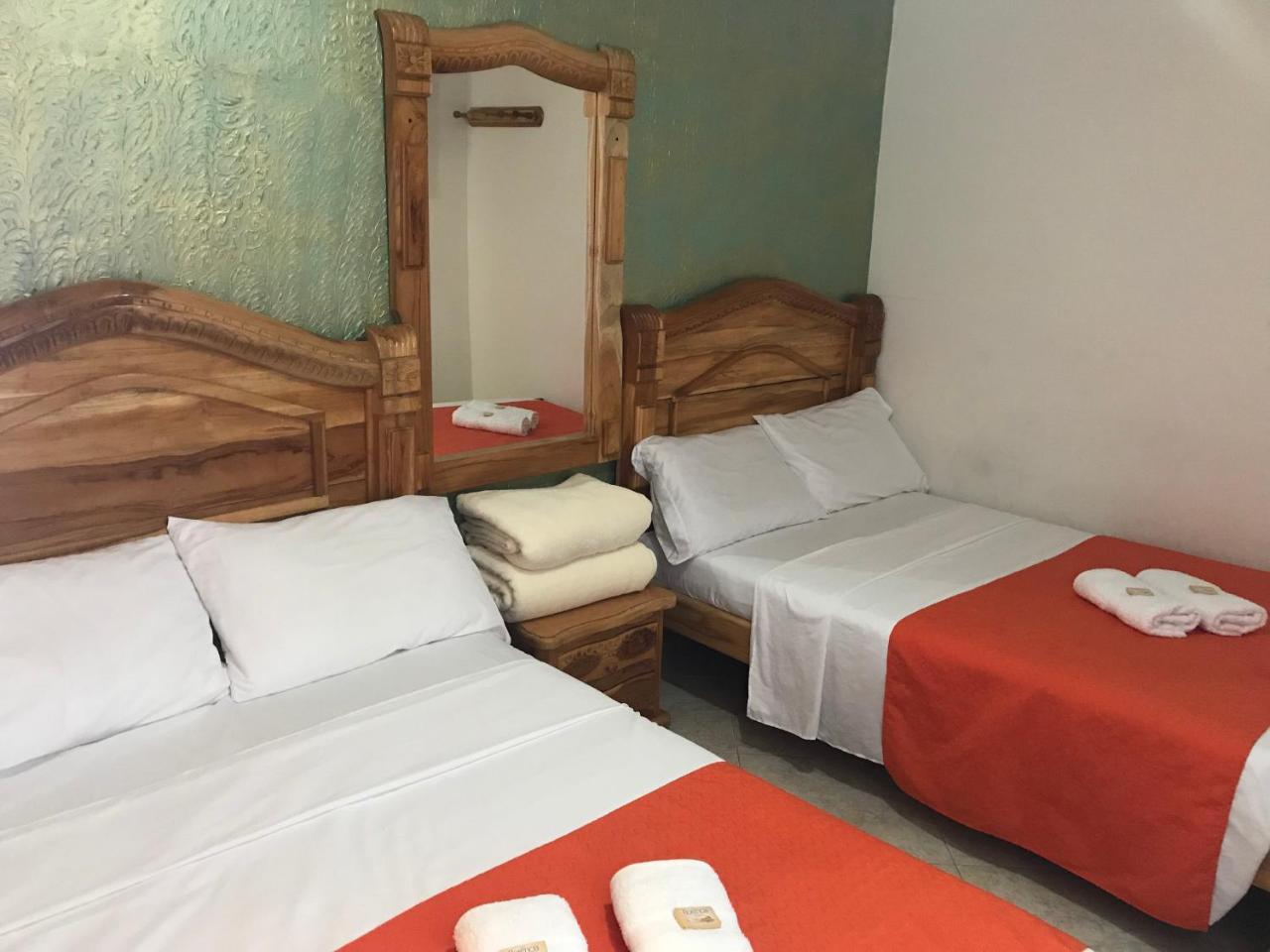 Hotel Las Guacamayas Guatapé Exteriör bild