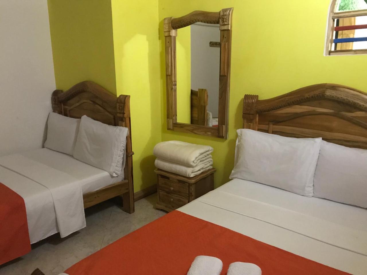 Hotel Las Guacamayas Guatapé Exteriör bild