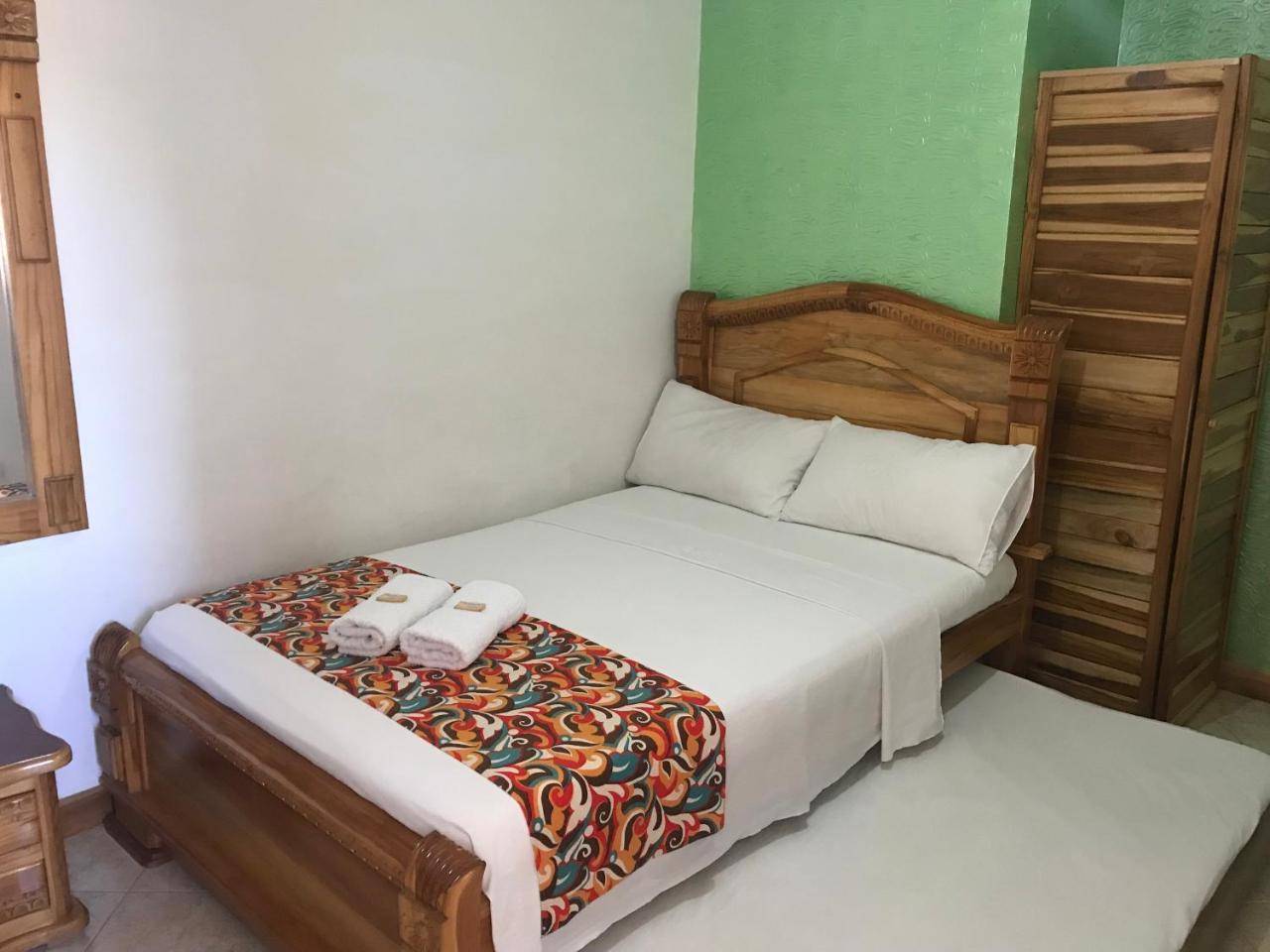 Hotel Las Guacamayas Guatapé Exteriör bild