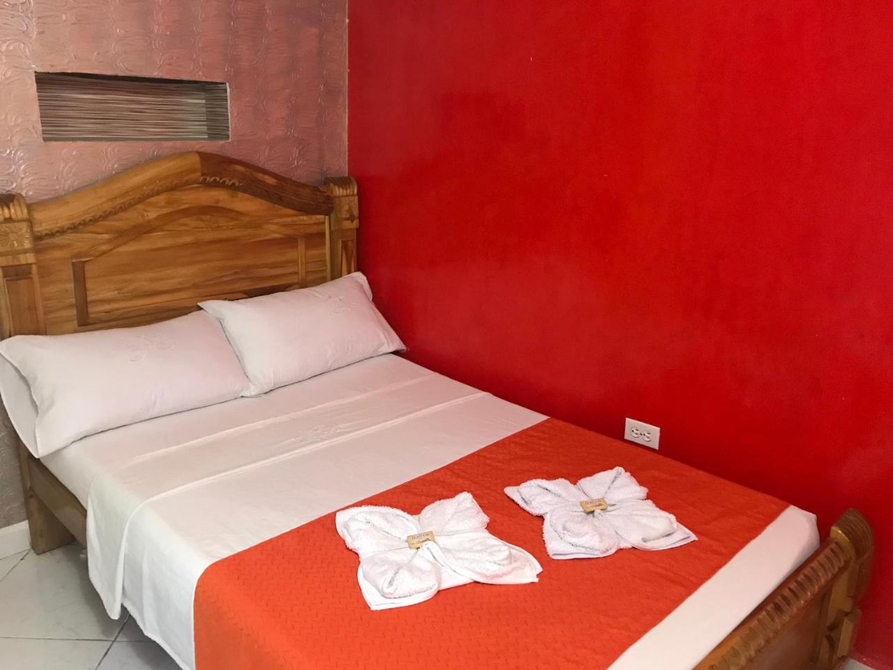 Hotel Las Guacamayas Guatapé Exteriör bild