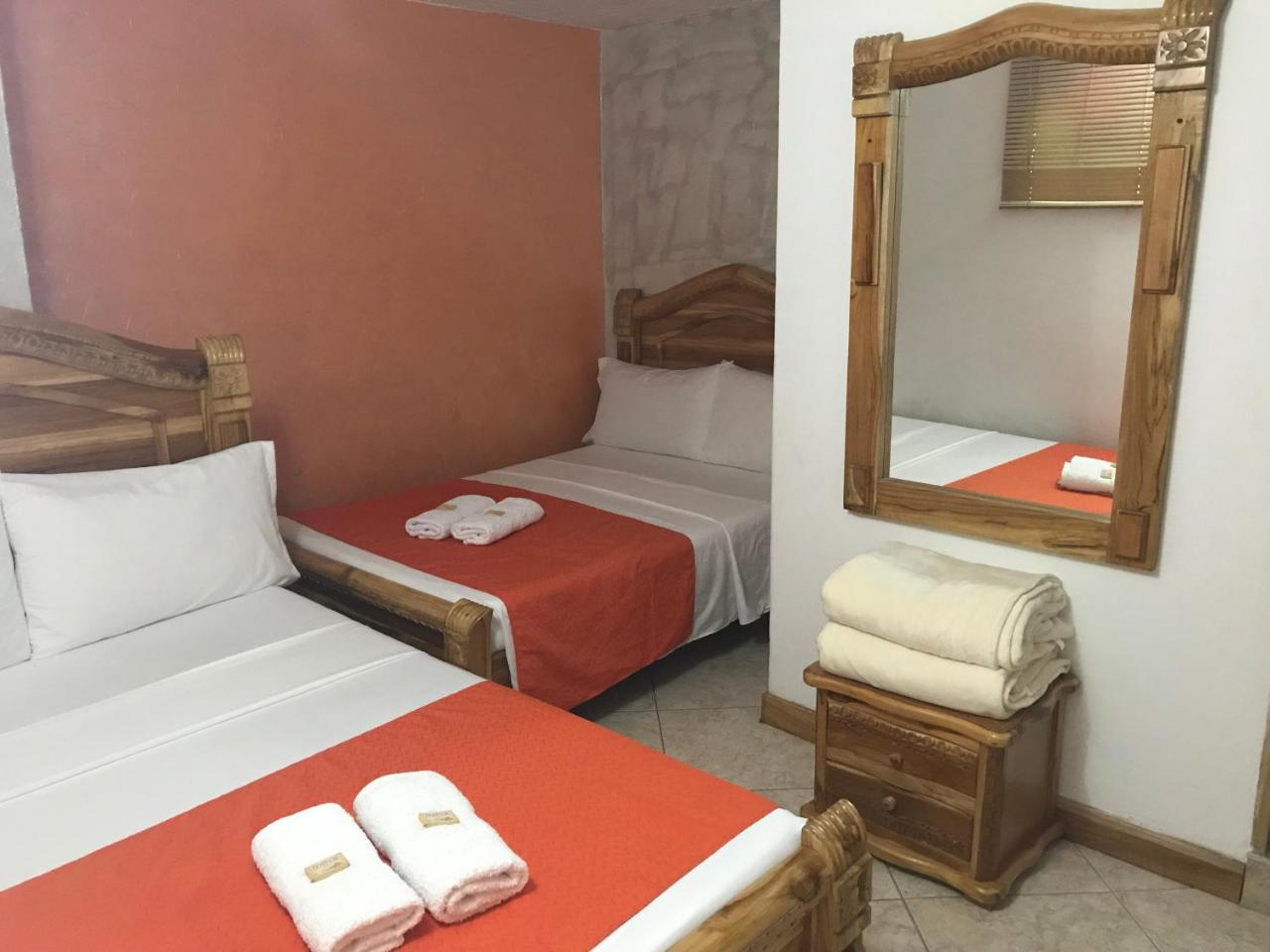 Hotel Las Guacamayas Guatapé Exteriör bild