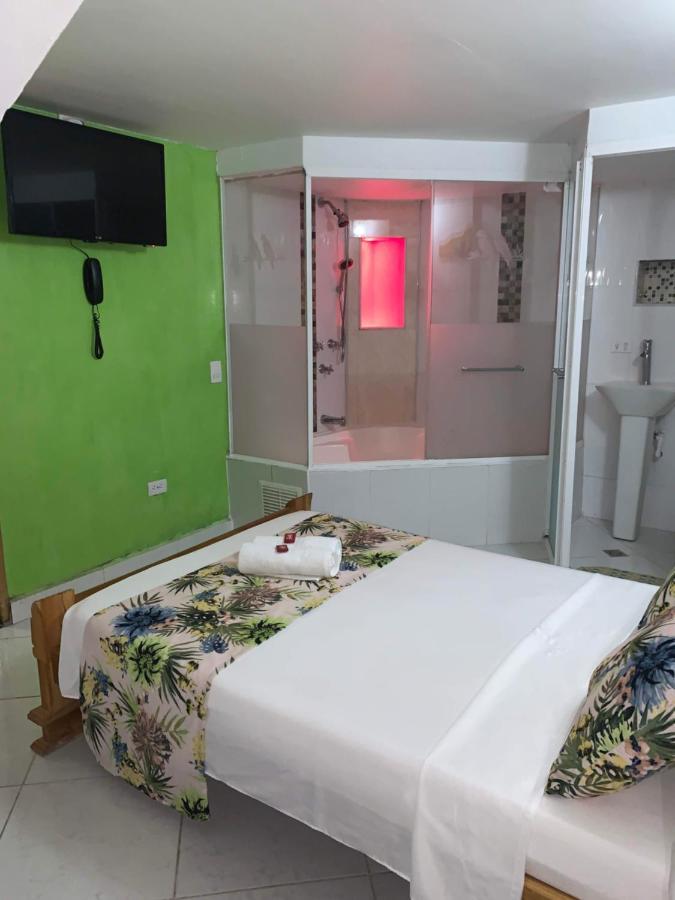 Hotel Las Guacamayas Guatapé Exteriör bild
