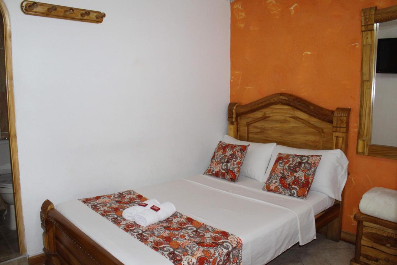 Hotel Las Guacamayas Guatapé Exteriör bild