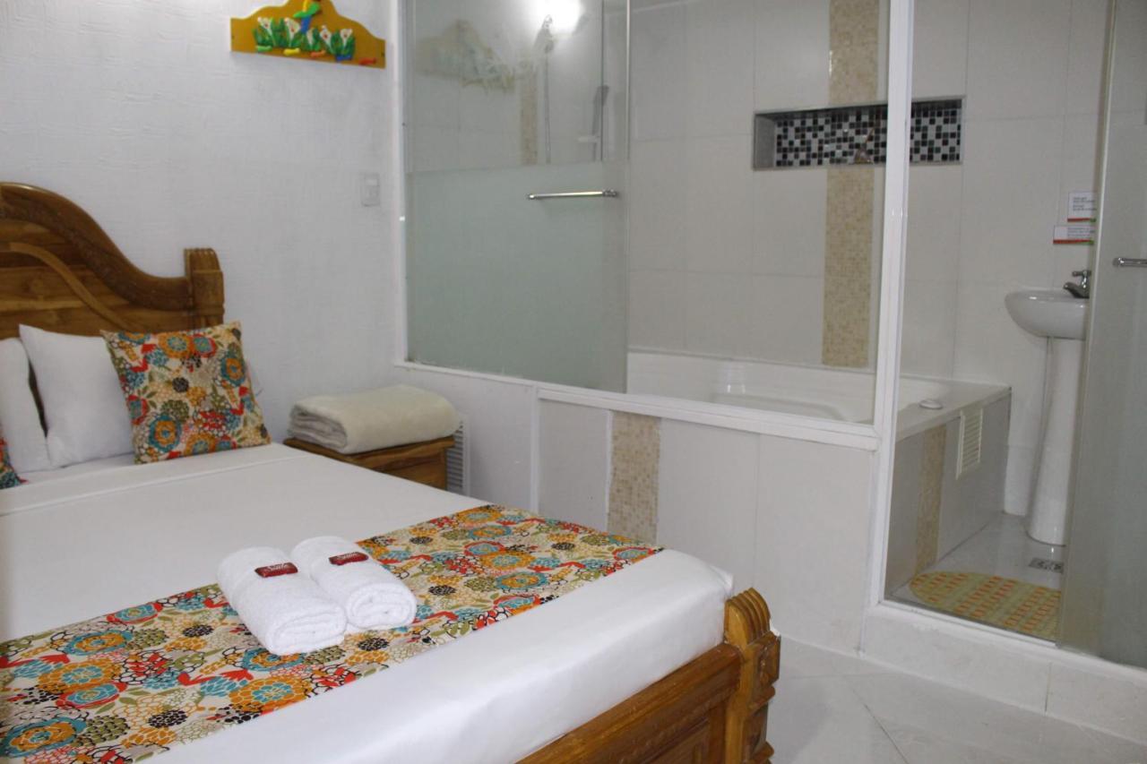 Hotel Las Guacamayas Guatapé Exteriör bild