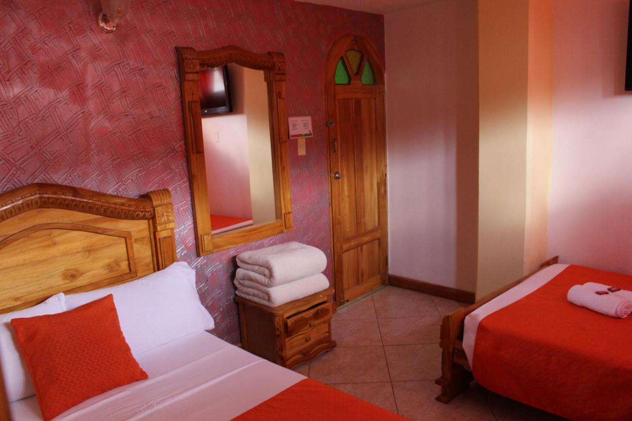 Hotel Las Guacamayas Guatapé Exteriör bild