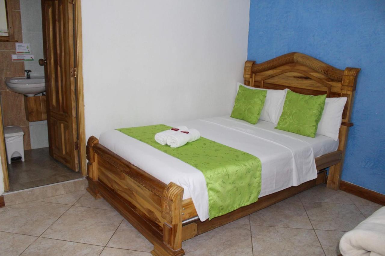 Hotel Las Guacamayas Guatapé Exteriör bild