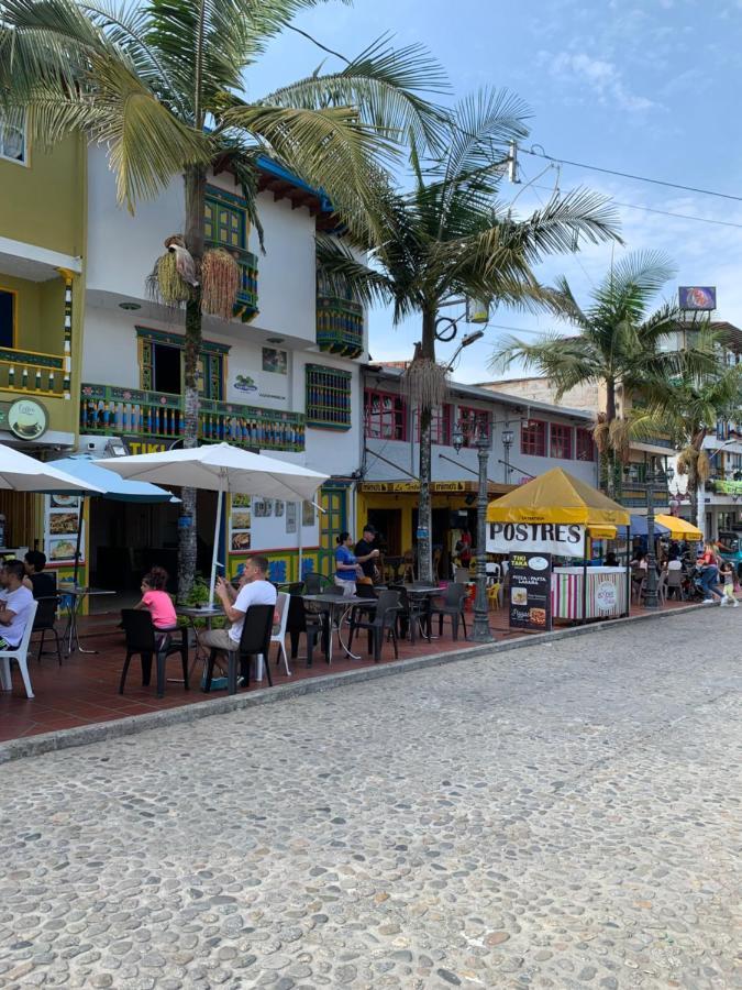 Hotel Las Guacamayas Guatapé Exteriör bild